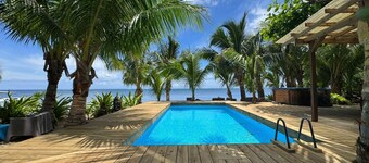 Beachfront 4BR Home with pool in Moorea