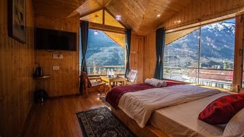 Deluxe Room, Mountain View | Laptop workspace, free WiFi