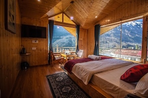 Deluxe Room, Mountain View | Laptop workspace, free WiFi