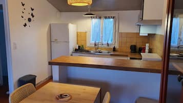 Micro-ondes, four, plaque de cuisson
