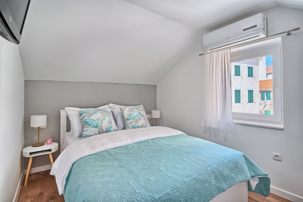Basic Double Room, City View | In-room safe, laptop workspace, free WiFi
