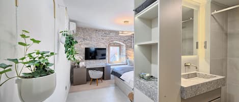 Deluxe Double Room, City View | In-room safe, laptop workspace, free WiFi
