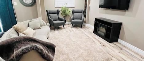 Una Smart TV, una chimenea