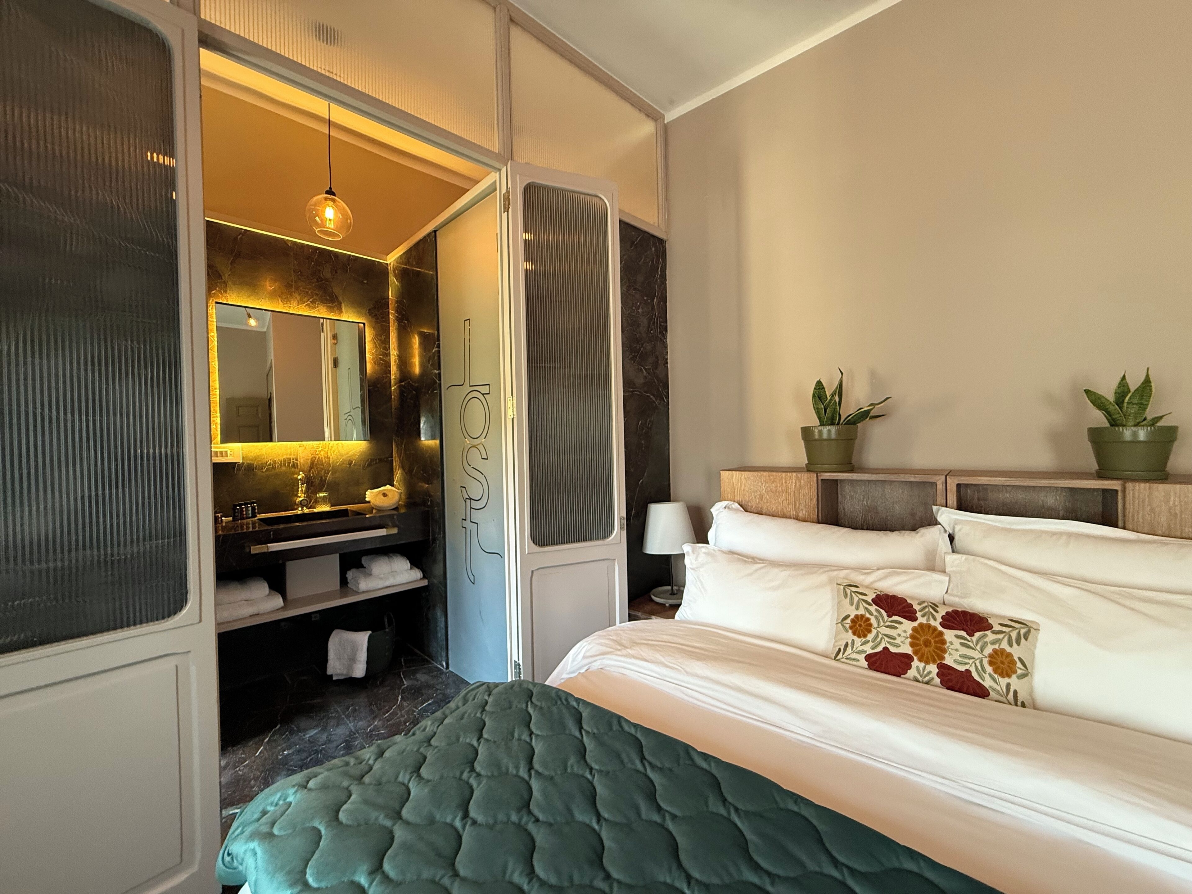 Ropa de cama de alta calidad, cubrecamas y colchones con efecto memoria 