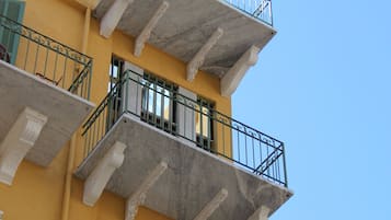 Mặt tiền nơi lưu trú