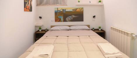 2 bedrooms, in-room safe, WiFi, bed sheets