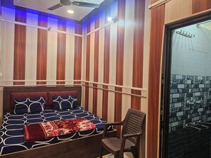 Family Double Room, Balcony | Desk, laptop workspace, free WiFi