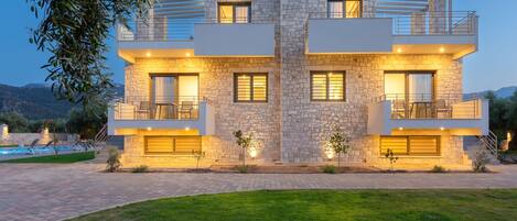 House | 6 bedrooms, desk, soundproofing