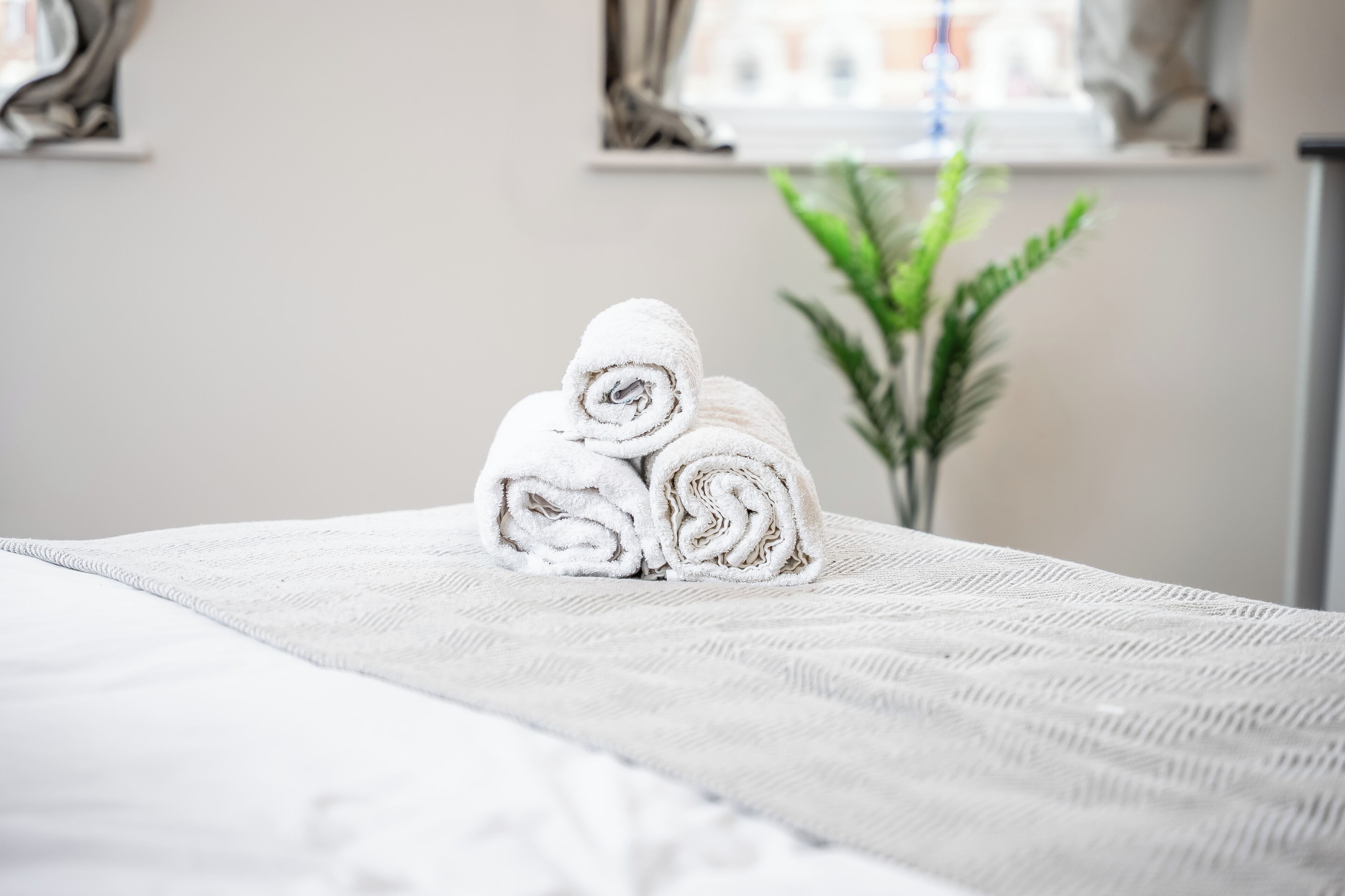 Superior Studio | Desk, laptop workspace, iron/ironing board, free WiFi