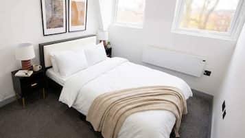 2 bedrooms, desk, iron/ironing board, WiFi