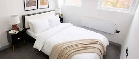 2 bedrooms, desk, iron/ironing board, WiFi