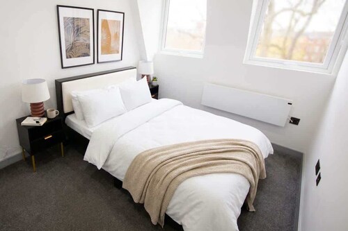 Stylish 2BR Apartment Near Preston City Centre
