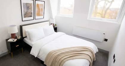 Stylish 2BR Apartment Near Preston City Centre