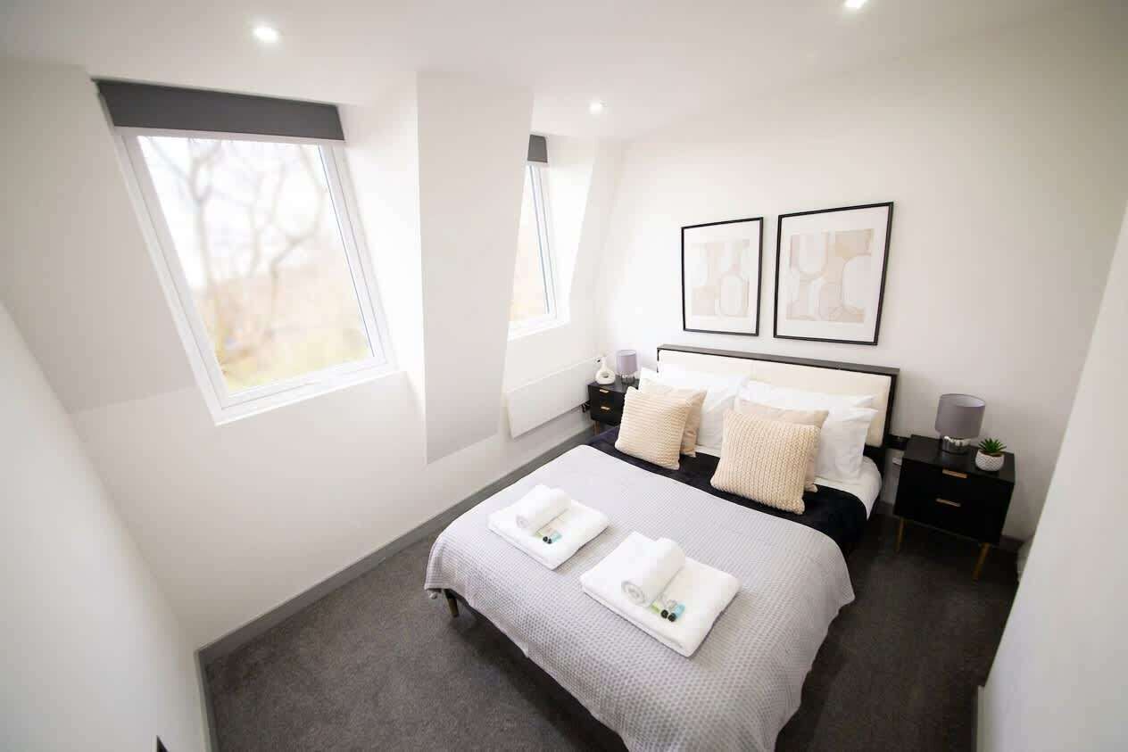 2 bedrooms, desk, iron/ironing board, WiFi