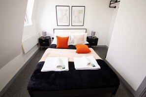 2 Schlafzimmer, Schreibtisch, Bügeleisen/Bügelbrett, WLAN