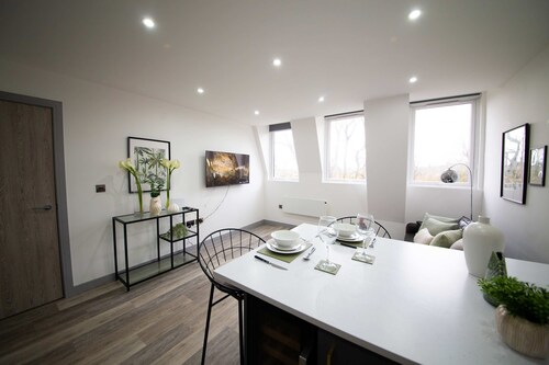 Spacious 2 Bedroom Apartment in Central Preston