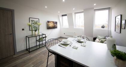 Spacious 2 Bedroom Apartment in Central Preston