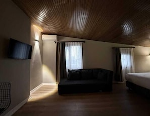 Estúdio econômico | 1 quarto, espaço de trabalho para notebook, Wi-Fi de cortesia