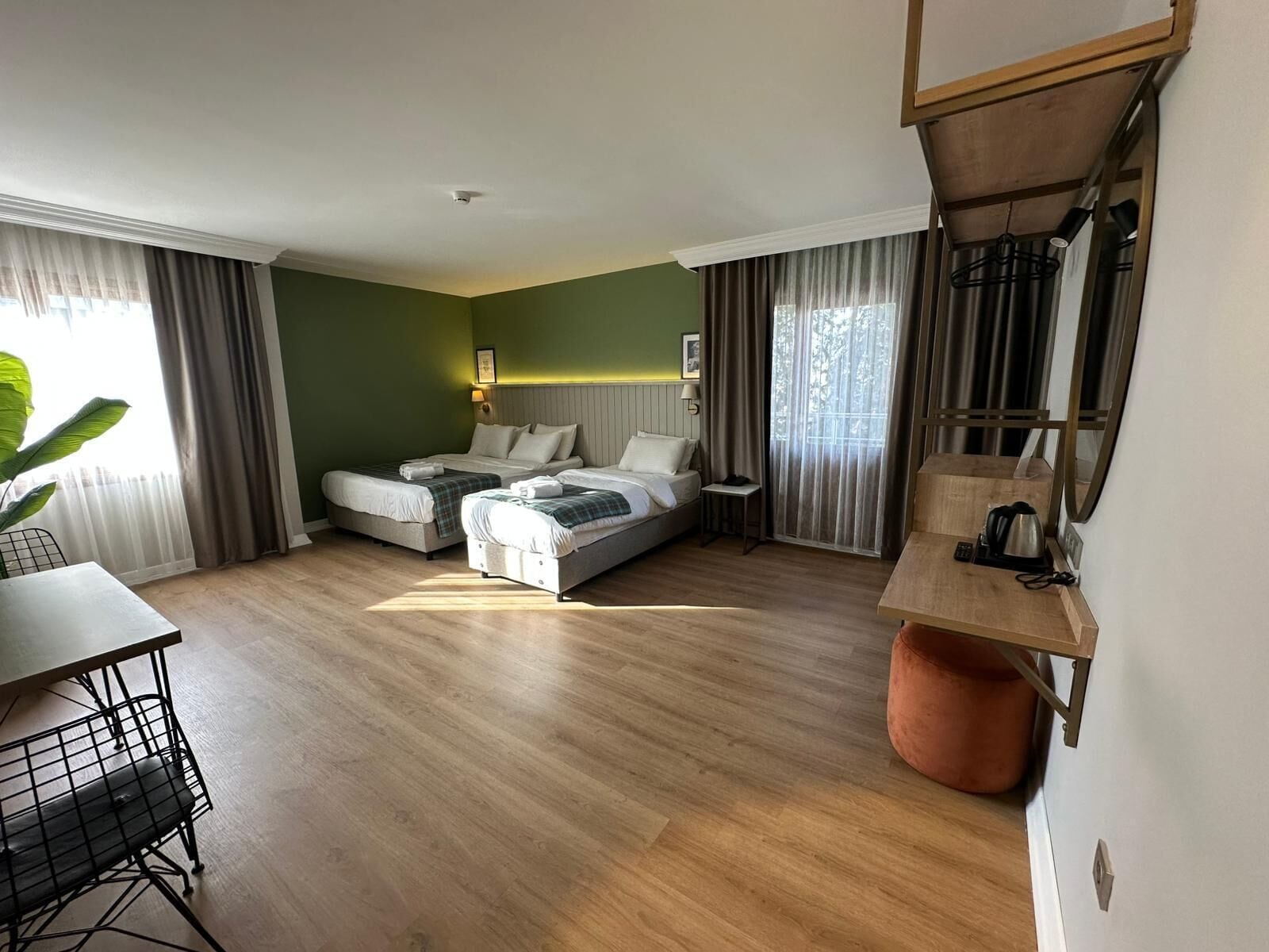 City-Dreibettzimmer, Balkon, Stadtblick