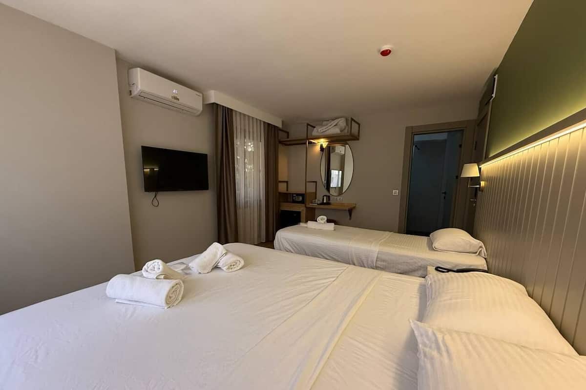 Design Triple Room | 1 bilik tidur, ruang kerja komputer riba, Wi-fi percuma, cadar katil