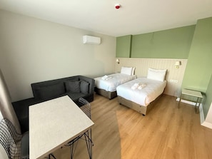 Executive Twin Room | 1 bedroom, laptop workspace, free WiFi, bed sheets