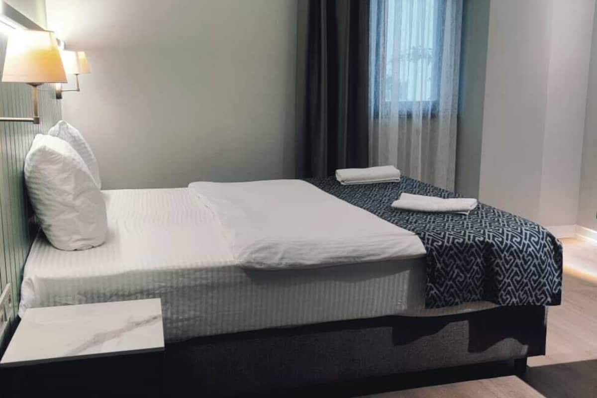 Family Double Room | 1 bilik tidur, ruang kerja komputer riba, Wi-fi percuma, cadar katil