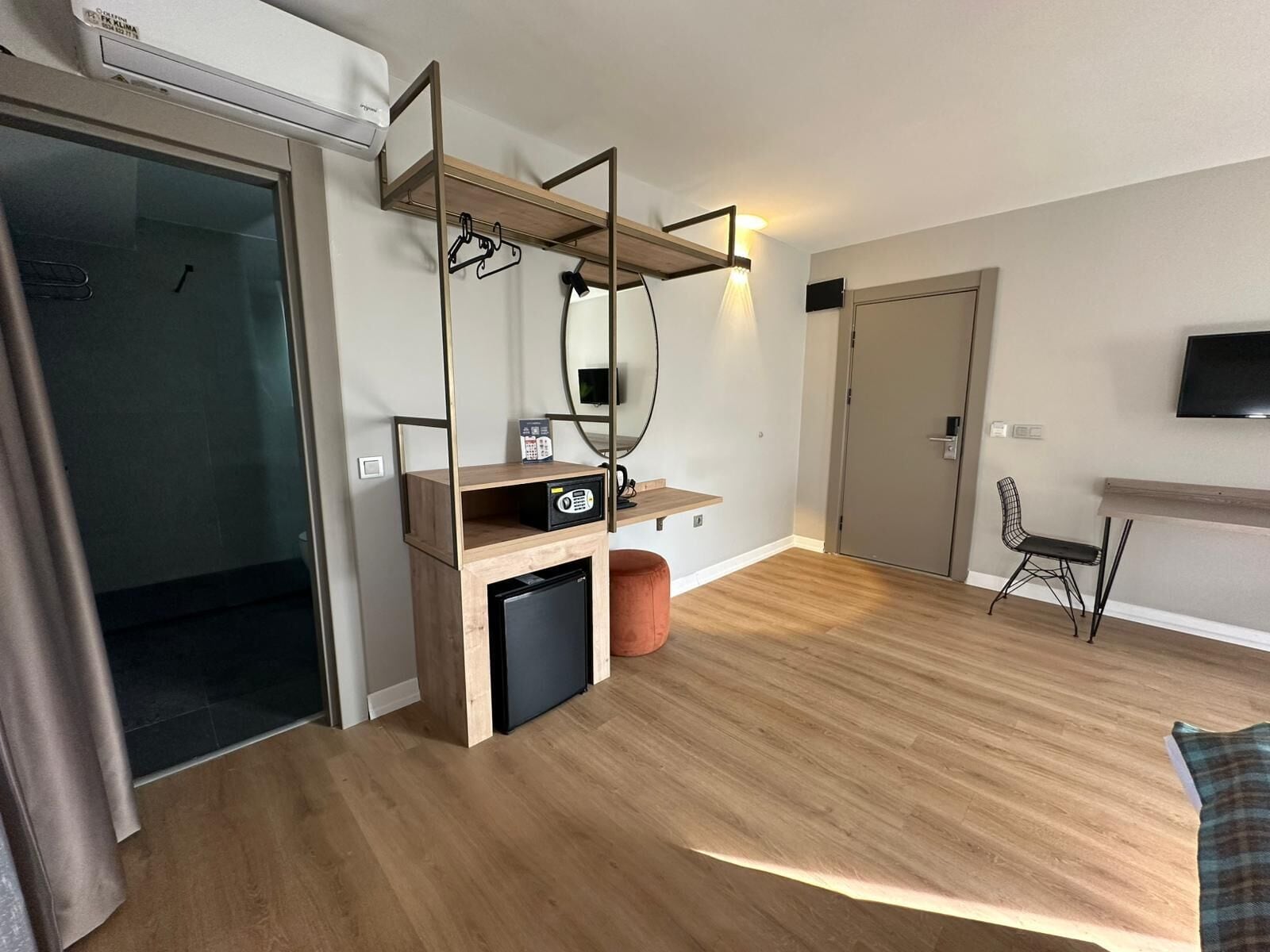 都會三人房, 露台, 城市景 | 手提電腦工作空間、免費 Wi-Fi、床單