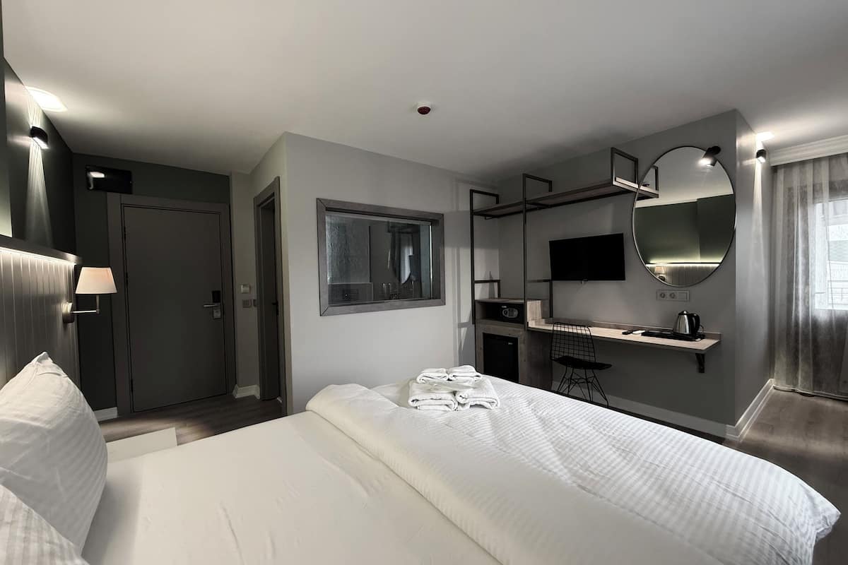 Luxury Suite, City View