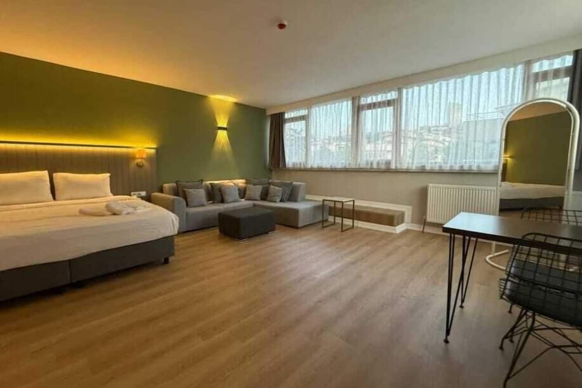 Premium Double Room | 1 bedroom, laptop workspace, free WiFi, bed sheets