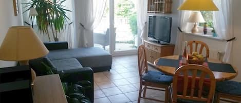 Smart TV, DVD player, stereo