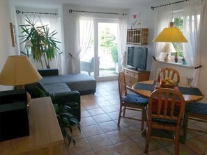 Smart TV, DVD player, stereo