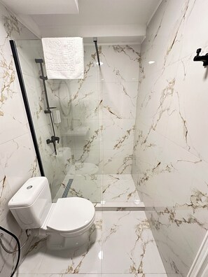 Basic Twin Room | Bathroom - Muhtar Sarajevo Hotel  (Sarajevo)