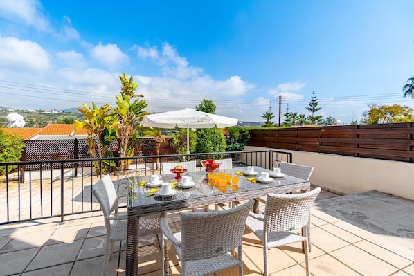 Outdoor dining