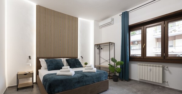 2 soverom, skrivebord, reiseseng for barn og wi-fi (inkludert)