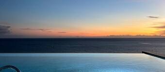 Designer apartment with sea view, infinity pool & direct sea access