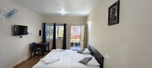Deluxe Double Room, Balcony - Wild Zest (Ooty)