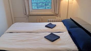 2 habitaciones, tabla de planchar con plancha, wifi y ropa de cama