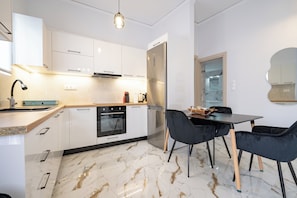 Private kitchen - Elegant Apartment in Glyfada 2 Bdrms by MPS (Glifada)
