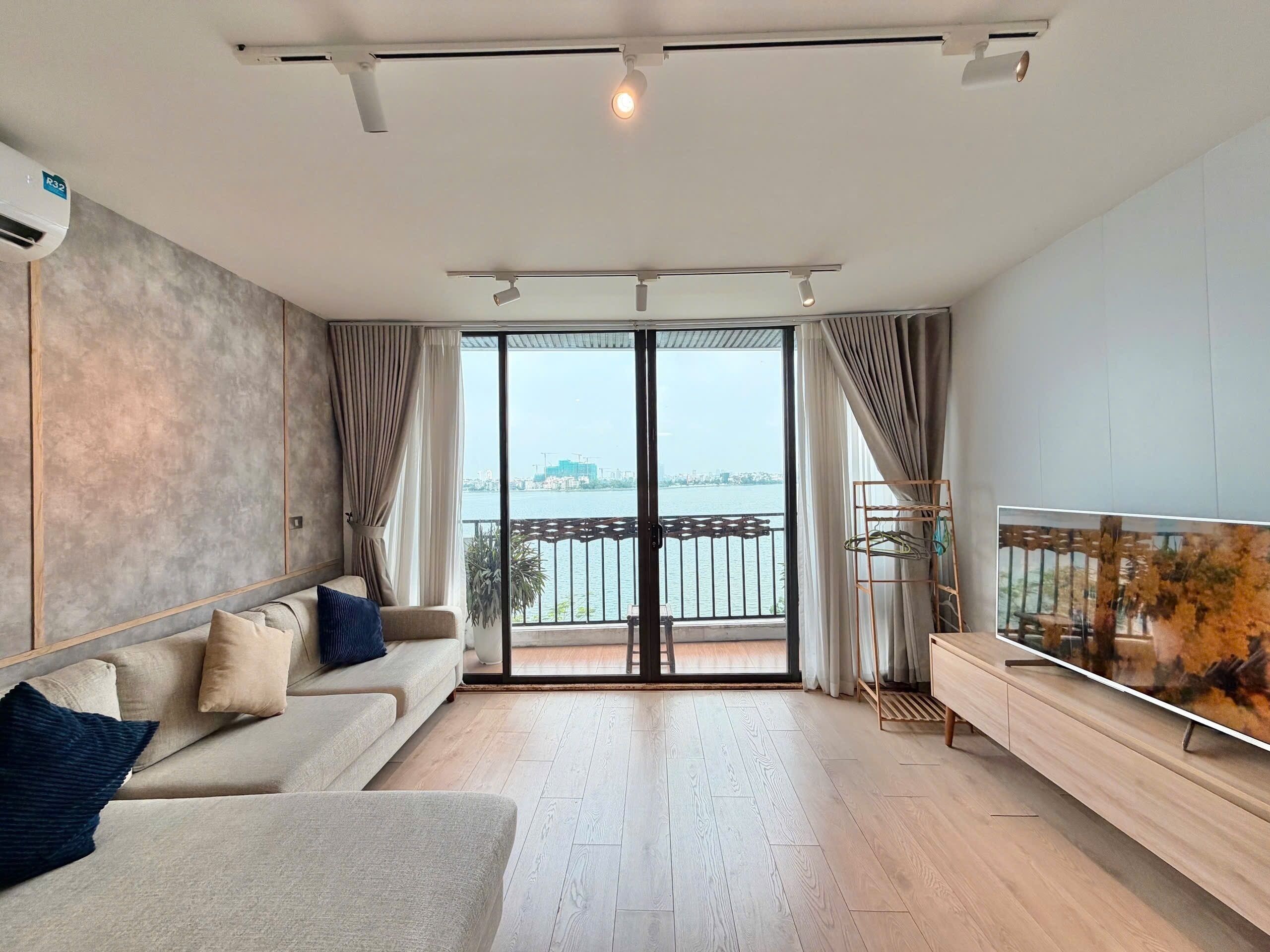 Panoramic Double Room | 1 bedroom, individually decorated, individually furnished, desk