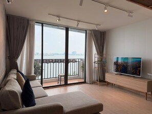 Panoramic Double Room | 1 bedroom, individually decorated, individually furnished, desk - Fresh Westlake (Hanoi)