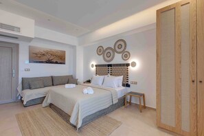 Deluxe Triple Room, Sea View | In-room safe, soundproofing, free cribs/infant beds, free WiFi - Linari Sea & Suites (Ormos Panagias)