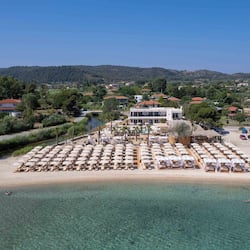 Private beach, white sand, beach umbrellas, beach bar
