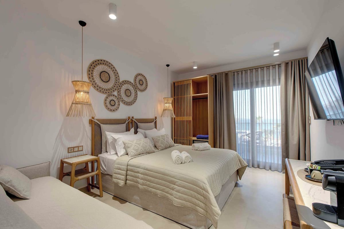 Habitación triple Deluxe, vistas al mar | Vistas desde la habitación