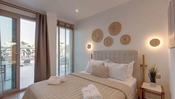 Deluxe Double Room, Sea View | In-room safe, soundproofing, free cots/infant beds, free WiFi