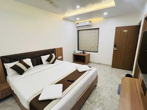 Free WiFi, bed sheets - Hotel Sandal Woods (varanasi)