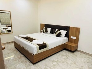 Deluxe Room, 1 Double Bed | Free WiFi, bed sheets