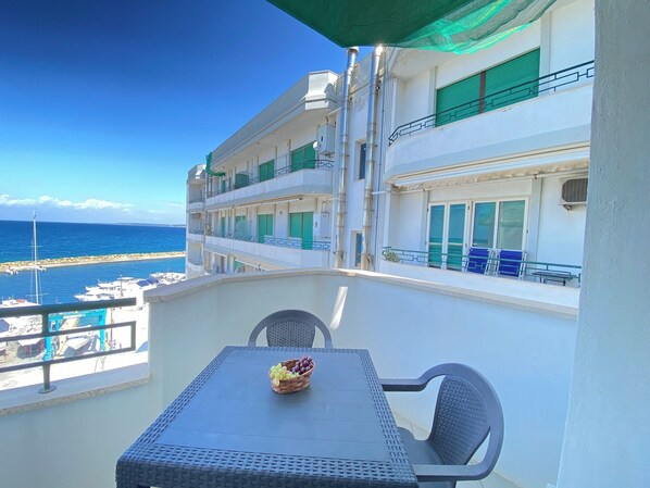 Outdoor dining - Beautiful Marconi (Gallipoli)