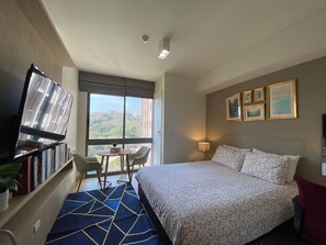 1 bedroom, iron/ironing board, WiFi, bed sheets - Unixx condo pool view near walking street (Muang Pattaya)