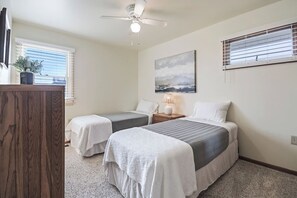 3 bedrooms, iron/ironing board, free WiFi, bed sheets - Stay by the Shore! Beachside with Parking (Point Pleasant Beach)