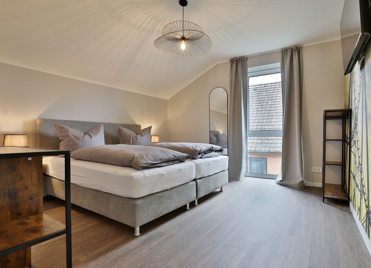 9 Schlafzimmer, Schreibtisch, Reisekinderbett, kostenloses WLAN